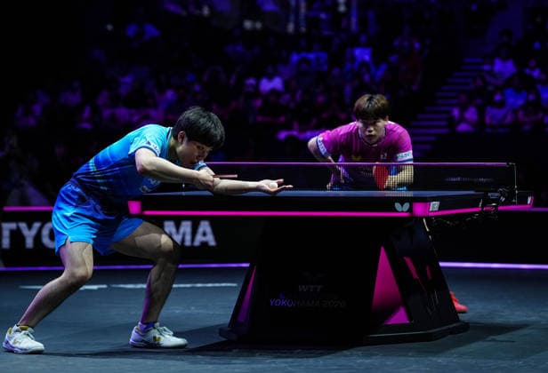 (260809) -- YOKOHAMA, Aug. 9, 2026 -- Harimoto Tomokazu (front) of Japan serves during the men s singles semifinal match between Harimoto Tomokazu of Japan and Matsushima Sora of Japan at the WTT Champions Yokohama 2026 in Yokohama, Japan, Aug. 9, 2026. ) (SP)JAPAN-YOKOHAMA Table tennis, Tischtennis WTT CHAMPIONS YOKOHAMA-MEN S SINGLES JiaxHaocheng 