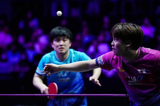 (260809) -- YOKOHAMA, Aug. 9, 2026 -- Matsushima Sora (R) of Japan serves during the men s singles semifinal match between Harimoto Tomokazu of Japan and Matsushima Sora of Japan at the WTT Champions Yokohama 2026 in Yokohama, Japan, Aug. 9, 2026. ) (SP)JAPAN-YOKOHAMA Table tennis, Tischtennis WTT CHAMPIONS YOKOHAMA-MEN S SINGLES JiaxHaocheng 