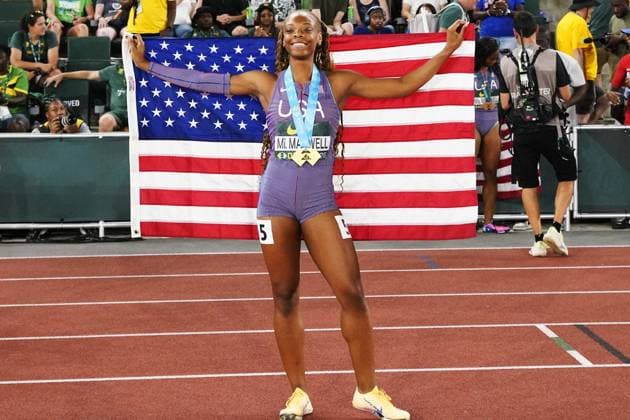 (260809) -- EUGENE, Aug. 9, 2026 -- Gold medalist Mia Maxwell of the United States celebrates after the women s 200m final at the 2026 World U20 Athletics Championships in Eugene, Oregon, the United States, Aug. 8, 2026. ) (SP)U.S.-EUGENE-ATHLETICS-2026 WORLD U20 CHAMPIONSHIPS WuxXiaoling 