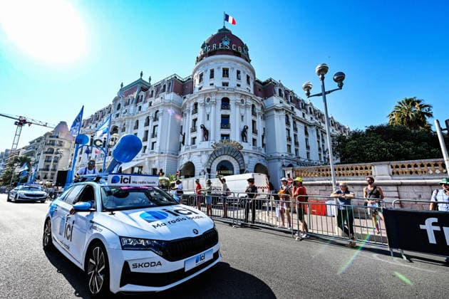 Ici, la caravane du Tour et le véhicule publicitaire la radio locale Ici - 8ème étape du Tour de France Femmes avec Zwift avec l arrivée à Nice, le 8 août 2026. Les coureuses ont parcouru 172 km entre Sisteron et Nice et c est la Néerlandaise, championne d Europe, D.Vollering qui franchit la ligne d’arrivée en premier et reprend le maillot jaune à la Polonaise K.Niewiadoma (Canyon-SRAM), avec huit secondes d’avance. A Nice, sur le podium, elle est suivie par l’Italienne Elisa Longo Borghini et K.Niewiadoma. Bruno Bebert Bestimage The publicity caravan for Stage 8 of the Tour de France Femmes avec Zwift, finishing in Nice on August 8, 2026. The riders covered 172 km between Sisteron and Nice; Dutch rider and European champion D.Vollering crossed the finish line first, reclaiming the yellow jersey from Poland’s K.Niewiadoma (Canyon-SRAM) with an eight-second lead. On the podium in Nice, she was joined by Italy’s E.Longo Borghini and K.Niewiadoma. Nice France  Copyright: xBrunoxBebertx xBestimagexBrunoxBebertx xBestimagex