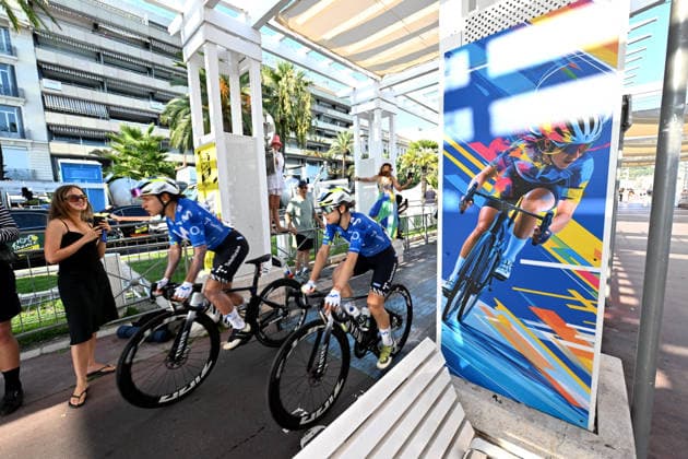 8ème étape du Tour de France Femmes avec Zwift avec l arrivée à Nice, le 8 août 2026. Les coureuses ont parcouru 172 km entre Sisteron et Nice et c est la Néerlandaise, championne d Europe, D.Vollering qui franchit la ligne d’arrivée en premier et reprend le maillot jaune à la Polonaise K.Niewiadoma (Canyon-SRAM), avec huit secondes d’avance. A Nice, sur le podium, elle est suivie par l’Italienne Elisa Longo Borghini et K.Niewiadoma. Bruno Bebert Bestimage Stage 8 of the Tour de France Femmes avec Zwift concluded in Nice on August 8, 2026. The riders covered 172 km between Sisteron and Nice, with Dutch European champion D. Vollering crossing the finish line first; she reclaimed the yellow jersey from Poland’s K. Niewiadoma (Canyon-SRAM), taking an eight-second lead. On the podium in Nice, she was joined by Italy’s Elisa Longo Borghini and K. Niewiadoma Nice France  Copyright: xBrunoxBebertx xBestimagexBrunoxBebertx xBestimagex