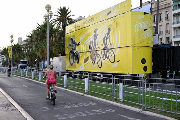 8ème étape du Tour de France Femmes avec Zwift avec l arrivée à Nice, le 8 août 2026. Les coureuses ont parcouru 172 km entre Sisteron et Nice et c est la Néerlandaise, championne d Europe, D.Vollering qui franchit la ligne d’arrivée en premier et reprend le maillot jaune à la Polonaise K.Niewiadoma (Canyon-SRAM), avec huit secondes d’avance. A Nice, sur le podium, elle est suivie par l’Italienne Elisa Longo Borghini et K.Niewiadoma. Bruno Bebert Bestimage Stage 8 of the Tour de France Femmes avec Zwift concluded in Nice on August 8, 2026. The riders covered 172 km between Sisteron and Nice, with Dutch European champion D. Vollering crossing the finish line first; she reclaimed the yellow jersey from Poland’s K. Niewiadoma (Canyon-SRAM), taking an eight-second lead. On the podium in Nice, she was joined by Italy’s Elisa Longo Borghini and K. Niewiadoma Nice France  Copyright: xBrunoxBebertx xBestimagexBrunoxBebertx xBestimagex