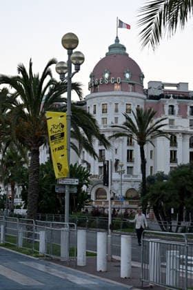 8ème étape du Tour de France Femmes avec Zwift avec l arrivée à Nice, le 8 août 2026. Les coureuses ont parcouru 172 km entre Sisteron et Nice et c est la Néerlandaise, championne d Europe, D.Vollering qui franchit la ligne d’arrivée en premier et reprend le maillot jaune à la Polonaise K.Niewiadoma (Canyon-SRAM), avec huit secondes d’avance. A Nice, sur le podium, elle est suivie par l’Italienne Elisa Longo Borghini et K.Niewiadoma. Bruno Bebert Bestimage Stage 8 of the Tour de France Femmes avec Zwift concluded in Nice on August 8, 2026. The riders covered 172 km between Sisteron and Nice, with Dutch European champion D. Vollering crossing the finish line first; she reclaimed the yellow jersey from Poland’s K. Niewiadoma (Canyon-SRAM), taking an eight-second lead. On the podium in Nice, she was joined by Italy’s Elisa Longo Borghini and K. Niewiadoma Nice France  Copyright: xBrunoxBebertx xBestimagexBrunoxBebertx xBestimagex