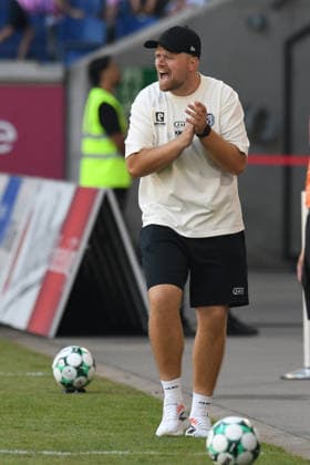 Trainer Lucas Beniermann ( SV Meppen 1912 ) feuert sein Team an. GER, MSV Duisburg vs SV Meppen 1912, Fussball, 3. Liga, 1. Spieltag, Spielzeit 2026 2027, 08.08.2026 DFL DFB REGULATIONS PROHIBIT ANY USE OF PHOTOGRAPHS AS IMAGE SEQUENCES AND OR QUASI-VIDEO GER, MSV Duisburg vs SV Meppen 1912, Fussball, 3. Liga, 1. Spieltag, Spielzeit 2026 2027, 08.08.2026 Duisburg *** Coach Lucas Beniermann of SV Meppen 1912 cheers on his team GER, MSV Duisburg vs. SV Meppen 1912, Soccer, 3rd Division, Matchday 1, 2026–2027 Season, August 8, 2026 DFL and DFB regulations prohibit any use of photographs as image sequences and or quasi-video GER, MSV Duisburg vs. SV Meppen 1912, Soccer, 3. Liga, Matchday 1, 2026–2027 season, August 8, 2026, Duisburg Copyright: xEibner-Pressefoto ThomasxThienelx EP_TTL