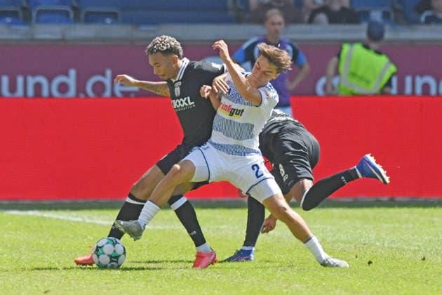 Simon Symalla ( MSV Duisburg, 23 ) im Zweikampf mit Oliver Issa Schmitt ( SV Meppen 1912, 7 ). GER, MSV Duisburg vs SV Meppen 1912, Fussball, 3. Liga, 1. Spieltag, Spielzeit 2026 2027, 08.08.2026 DFL DFB REGULATIONS PROHIBIT ANY USE OF PHOTOGRAPHS AS IMAGE SEQUENCES AND OR QUASI-VIDEO GER, MSV Duisburg vs SV Meppen 1912, Fussball, 3. Liga, 1. Spieltag, Spielzeit 2026 2027, 08.08.2026 Duisburg *** Simon Symalla (MSV Duisburg), 23, in a tackle with Oliver Issa Schmitt (SV Meppen 1912), 7, GER; MSV Duisburg vs. SV Meppen 1912, soccer, 3. Liga, Matchday 1, 2026–2027 season, August 8, 2026 DFL DFB regulations prohibit any use of photographs as image sequences and or quasi-video GER, MSV Duisburg vs. SV Meppen 1912, soccer, 3. Liga, Matchday 1, 2026–2027 season, August 8, 2026, Duisburg Copyright: xEibner-Pressefoto ThomasxThienelx EP_TTL