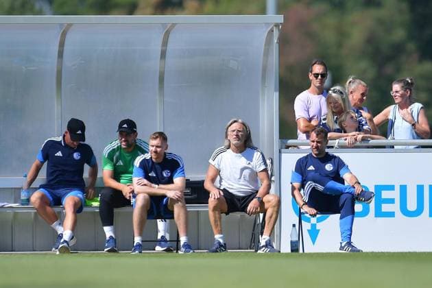 Schalke 04 U19 - MSV Duisburg U19 ** NUR FÜR REDAKTIONELLE ZWECKE ** EDITORIAL USE ONLY **<p>Fußball U19 DFB-Nachwuchsliga - Vorrunde Gruppe H 1.SPIELTAG: Schalke 04 U19 - MSV Duisburg U19 am 09.08.2026 im Parkstadion in Gelsenkirchen Norbert Elgert ( Trainer Schalke 04 U19 ), mitte Deutschland Nordrhein-Westfalen Gelsenkirchen Copyright: ThorstenxTillmann *** Schalke 04 U19 vs. MSV Duisburg U19 ** FOR EDITORIAL PURPOSES ONLY ** EDITORIAL USE ONLY ** p Soccer U19 DFB Youth League Preliminary Round Group H Matchday 1 Schalke 04 U19 vs. MSV Duisburg U19 on August 9, 2026, at the Parkstadion in Gelsenkirchen. Norbert Elgert, coach of Schalke 04 U19, Central Germany, North Rhine-Westphalia, Gelsenkirchen. Copyright ThorstenxTillmann Copyright: ThorstenxTillmann doc872zbxln9cnjyavi143a ,EDITORIAL USE ONLY