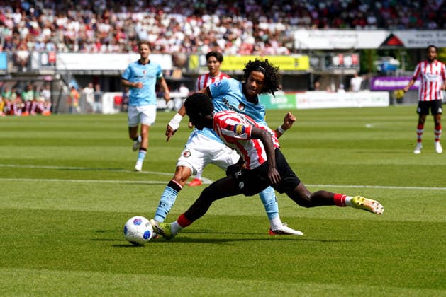 Eredivisie: Sparta Rotterdam v Feyenoord Rotterdam Rotterdam - Ayoni Santos of Sparta Rotterdam, Gjivai Zechiel of Feyenoord Rotterdam during the first competition round of the 2026 2027 Eredivisie season. The match is set between Sparta Rotterdam and Feyenoord Rotterdam at Het Kasteel on 9 August 2026 in Rotterdam, The Netherlands. (Hero Images Danny de Groot) Copyright: xDannyxdexGrootx