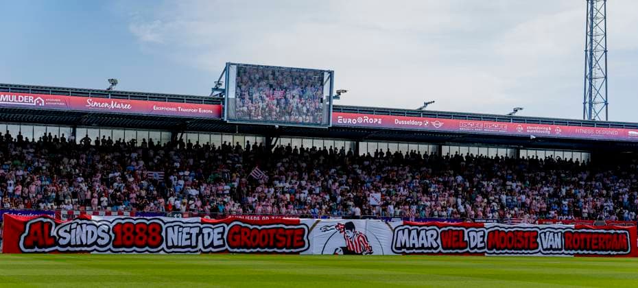 ROTTERDAM - Supporters of Sparta Rotterdam during the Vriendenloterij Eredivisie match between Sparta and Feyenoord at Stadion Het Kasteel on August 9, 2026 in Rotterdam, the Netherlands. (Photo by DeFodi Images) - *** ROTTERDAM Supporters of Sparta Rotterdam during the Vriendenloterij Eredivisie match between Sparta and Feyenoord at Stadion Het Kasteel on August 9, 2026, in Rotterdam, the Netherlands. Photo by DeFodi Images