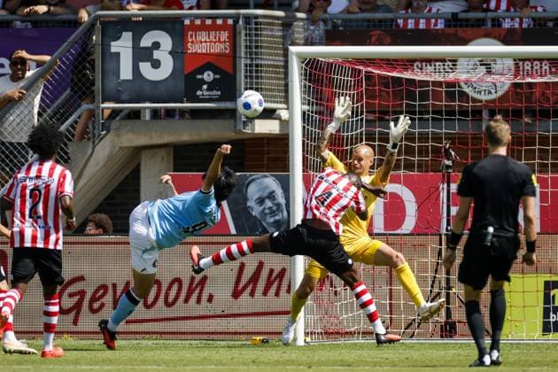 ROTTERDAM - Chance for Ayase Ueda of Feyenoord during the Dutch Eredivisie match between Sparta Rotterdam and Feyenoord at Sparta Stadion Het Kasteel on August 9, 2026 in Rotterdam, the Netherlands. PIETER STAM DE JONGE ANP Eredivisie 2026 27 xVIxANPxSportx xxANPxIVx 565146981 originalFilename: 565146981.jpg