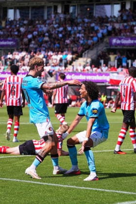 Eredivisie: Sparta Rotterdam v Feyenoord Rotterdam Rotterdam - Luciano Valente of Feyenoord, Gjivai Zechiel of Feyenoord during the first competition round of the 2026 2027 Eredivisie season. The match is set between Sparta Rotterdam and Feyenoord Rotterdam at Het Kasteel on 9 August 2026 in Rotterdam, The Netherlands. Copyright: xTomxBodex