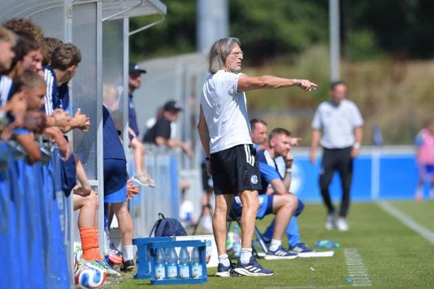 Schalke 04 U19 - MSV Duisburg U19 ** NUR FÜR REDAKTIONELLE ZWECKE ** EDITORIAL USE ONLY **<p>Fußball U19 DFB-Nachwuchsliga - Vorrunde Gruppe H 1.SPIELTAG: Schalke 04 U19 - MSV Duisburg U19 am 09.08.2026 im Parkstadion in Gelsenkirchen Norbert Elgert ( Trainer Schalke 04 U19 ) Deutschland Nordrhein-Westfalen Gelsenkirchen Copyright: ThorstenxTillmann *** Schalke 04 U19 vs. MSV Duisburg U19 ** FOR EDITORIAL PURPOSES ONLY ** EDITORIAL USE ONLY ** p Soccer U19 DFB Youth League Preliminary Round Group H Matchday 1 Schalke 04 U19 vs. MSV Duisburg U19 on August 9, 2026, at the Parkstadion in Gelsenkirchen Norbert Elgert, Coach of Schalke 04 U19, Germany, North Rhine-Westphalia Gelsenkirchen Copyright ThorstenxTillmann Copyright: ThorstenxTillmann doc872zvdun3k27rpk6143a ,EDITORIAL USE ONLY