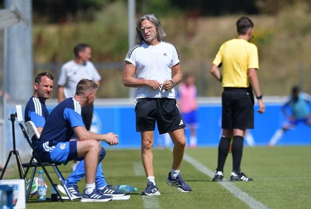 Schalke 04 U19 - MSV Duisburg U19 ** NUR FÜR REDAKTIONELLE ZWECKE ** EDITORIAL USE ONLY **<p>Fußball U19 DFB-Nachwuchsliga - Vorrunde Gruppe H 1.SPIELTAG: Schalke 04 U19 - MSV Duisburg U19 am 09.08.2026 im Parkstadion in Gelsenkirchen Norbert Elgert ( Trainer Schalke 04 U19 ) Deutschland Nordrhein-Westfalen Gelsenkirchen Copyright: ThorstenxTillmann *** Schalke 04 U19 vs. MSV Duisburg U19 ** FOR EDITORIAL PURPOSES ONLY ** EDITORIAL USE ONLY ** p Soccer U19 DFB Youth League Preliminary Round Group H Matchday 1 Schalke 04 U19 vs. MSV Duisburg U19 on August 9, 2026, at the Parkstadion in Gelsenkirchen Norbert Elgert, Coach of Schalke 04 U19, Germany, North Rhine-Westphalia Gelsenkirchen Copyright ThorstenxTillmann Copyright: ThorstenxTillmann doc872zve2bc6he8paj136c ,EDITORIAL USE ONLY