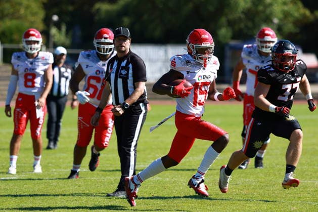 Keyshawn Smith (Potsdam Royals, 15) runs with the ball, Düsseldorf Panther vs Potsdam Royals, American Football, GFL, German Football League, Season 2026, Week 14, 08.08.2026, Photo: PFA Klaus Sack Düsseldorf Stadion VfL Benrath NRW Deutschland Copyright: xFootxBowl KlausxSackx