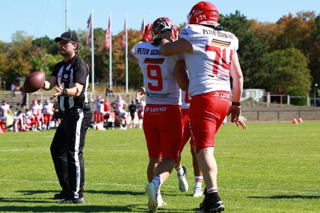 Heiko Bals (Potsdam Royals, 9) celebrates a Touchdown with Louis Burghes (Potsdam Royals, 74), Düsseldorf Panther vs Potsdam Royals, American Football, GFL, German Football League, Season 2026, Week 14, 08.08.2026, Photo: PFA Klaus Sack Düsseldorf Stadion VfL Benrath NRW Deutschland Copyright: xFootxBowl KlausxSackx