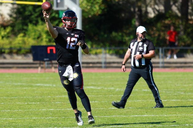 Dawson Herl (Düsseldorf Panther, 12) passes the ball, Düsseldorf Panther vs Potsdam Royals, American Football, GFL, German Football League, Season 2026, Week 14, 08.08.2026, Photo: PFA Klaus Sack Düsseldorf Stadion VfL Benrath NRW Deutschland Copyright: xFootxBowl KlausxSackx