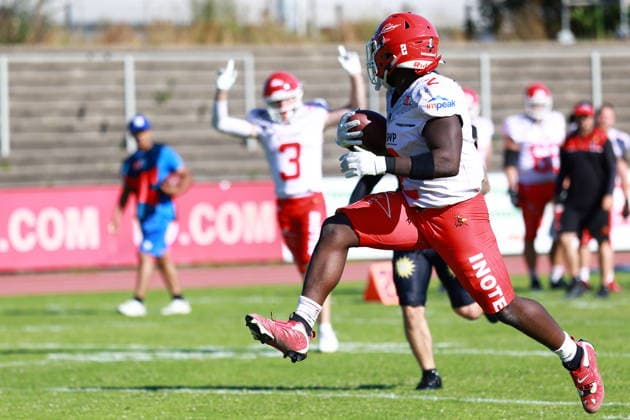 Chrisman Kyei (Potsdam Royals, 2) runs for a Touchdown, Düsseldorf Panther vs Potsdam Royals, American Football, GFL, German Football League, Season 2026, Week 14, 08.08.2026, Photo: PFA Klaus Sack Düsseldorf Stadion VfL Benrath NRW Deutschland Copyright: xFootxBowl KlausxSackx