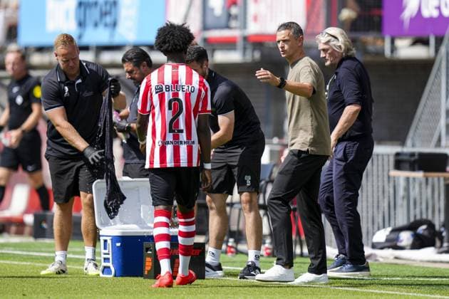 ROTTERDAM , 09-08-2026 , Sparta Stadium Het Kasteel , season 2026 2027 , Dutch Eredivisie football , match between Sparta Rotterdam and Feyenoord , picture shows Sparta trainer coach Rogier Meijer and Sparta player Lushendry Martes Sparta - Feyenoord  x205577909x Copyright: