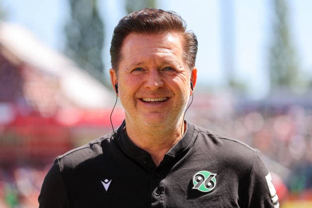09.08.2026, xtgx, Fussball - 2.Bundesliga Energie Cottbus - Hannover 96 emspor, v.l. Christian Titz (Hannover, Trainer) (DFL DFB REGULATIONS PROHIBIT ANY USE OF PHOTOGRAPHS as IMAGE SEQUENCES and or QUASI-VIDEO) Cottbus *** August 9, 2026, xtgx, Soccer 2. Bundesliga Energie Cottbus Hannover 96 emspor, from left: Christian Titz (Hannover), Coach DFL DFB REGULATIONS PROHIBIT ANY USE OF PHOTOGRAPHS AS IMAGE SEQUENCES AND OR QUASI-VIDEO Cottbus