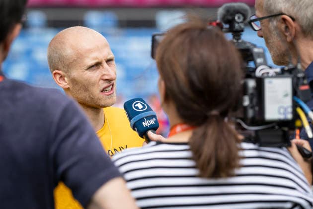 BIRMINGHAM, GREAT BRITAIN - AUGUST 9, 2026 : Florian BREMM (GER Germany) interviewed by Ralf Scholt (ARD) during the training day before the European Athletics Championships at Alexander Stadium on August 9, 2026 in Birmingham, Great Britain. Nordrhein-Westfalen Great Britain Copyright: xLeahxKohringx