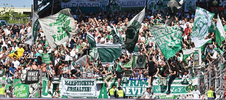 09.08.2026 - Fussball - Saison 2026 2027 - 2. Fussball - Bundesliga - 01. Spieltag: FC Sankt St Pauli STP - SpVgg Greuther Fürth SGF ( Kleeblatt ) - Sportfoto Zink - xwoxzix - DFL regulations prohibit any use of photographs as image sequences and or quasi-video - only for editorial use - Greutherfürthfans Fans Fanblock Kleeblattfans *** August 9, 2026 Soccer Season 2026–2027, 2nd Bundesliga, Matchday 1: FC Sankt St. Pauli (STP) vs. SpVgg Greuther Fürth (SGF), Kleeblatt, Sports photo by Zink xwoxzix. DFL regulations prohibit any use of photographs as image sequences and or quasi-video; for editorial use only; Greutherfürthfans; Fans; Fanblock; Kleeblattfans