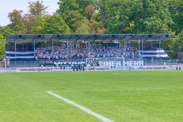 Schalparade der Fans, Ultras, Fankurve des VfR Aalen GER, VfR Aalen vs. SC Freiburg II, Fussball, Herren, Regionalliga Suedwest, 1. Spieltag, Spielzeit 2026 2027, 09.08.2026 GER, VfR Aalen vs. SC Freiburg II, Fussball, Herren, Regionalliga Suedwest, 1. Spieltag, Spielzeit 2026 2027, 09.08.2026 Aalen *** Scarf display by the fans, Ultras, and the VfR Aalen GER fan section; VfR Aalen vs. SC Freiburg II, soccer, men s, Regionalliga Southwest, Matchday 1, 2026–2027 season, August 9, 2026, Germany, VfR Aalen vs. SC Freiburg II, Soccer, Men’s, Regionalliga Southwest, Matchday 1, 2026–2027 season, August 9, 2026, Aalen Copyright: xEibner-Pressefotox EP_ODS