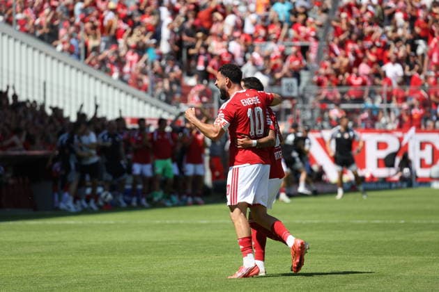 10 Tolcay Cigerci (Energie Cottbus) bejubelt seinen Treffer zum 1-0 für Cottbus Fussball 2. Bundesliga 2026 2027 FC Energie Cottbus - Hannover 96 *** 10 Tolcay Cigerci of Energie Cottbus celebrates his goal, making the score 1–0 for Cottbus. Soccer, 2. Bundesliga, 2026–2027, FC Energie Cottbus vs. Hannover 96