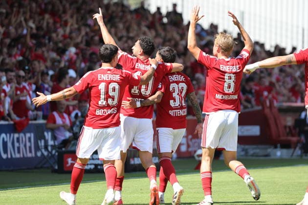 Cottbuser Torjubel Fussball 2. Bundesliga 2026 2027 FC Energie Cottbus - Hannover 96 *** Cottbus Goal Celebration: Soccer, 2. Bundesliga, 2026–2027, FC Energie Cottbus vs. Hannover 96