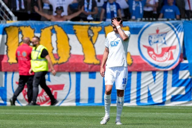Lukas Wallner (Rostock, 16), Spieler vom F.C. Hansa Rostock, enttäuscht schauend, Enttäuschung, Frustration, disappointed, pessimistisch, nach dem Gegentor zum 1:1, Action, Aktion, Spielszene, 09.08.2026, Sinsheim (Deutschland), Fussball, 3. Liga, TSG 1899 Hoffenheim II - Hansa Rostock, DFB DFL REGULATIONS PROHIBIT ANY USE OF PHOTOGRAPHS AS IMAGE SEQUENCES AND OR QUASI-VIDEO. *** Lukas Wallner Rostock, 16, player for FC Hansa Rostock, looking disappointed, disappointment, frustration, pessimistic, after conceding the goal that tied the score at 1–1, action, game scene, August 9, 2026, Sinsheim, Germany, soccer, 3rd Division, TSG 1899 Hoffenheim II vs. Hansa Rostock, DFB and DFL regulations prohibit any use of photographs as image sequences and or quasi-video xozx