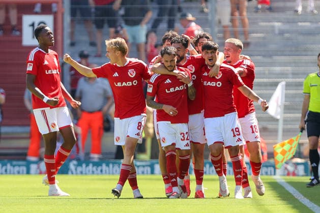 09.08.2026, xtgx, Fussball - 2.Bundesliga Energie Cottbus - Hannover 96 emspor, v.l. Jubel nach dem 1:0 durch Tolcay Cigerci (Cottbus, 10) (DFL DFB REGULATIONS PROHIBIT ANY USE OF PHOTOGRAPHS as IMAGE SEQUENCES and or QUASI-VIDEO) Cottbus *** August 9, 2026, xtgx, Soccer, 2. Bundesliga: Energie Cottbus vs. Hannover 96, emspor, from left: Celebrations after Tolcay Cigerci’s 1-0 goal for Cottbus, 10 DFL and DFB regulations prohibit any use of photographs as image sequences and or quasi-video, Cottbus