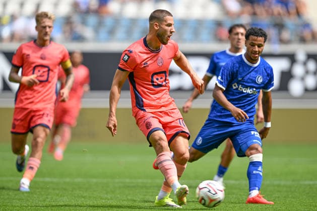 260809 AA Gent vs KV Mechelen Massimo Decoene (39) of KV Mechelen and Momodou Sonko (11) of AA Gent pictured during the Jupiler Pro League season 2026 - 2027 matchday 1 game between AA Gent and KV Mechelen on August 9 , 2026 in Gent, Belgium. (Photo by David Catry Isosport) Gent Belgium  Copyright: xDavidxCatryx 20260809DC2_8820