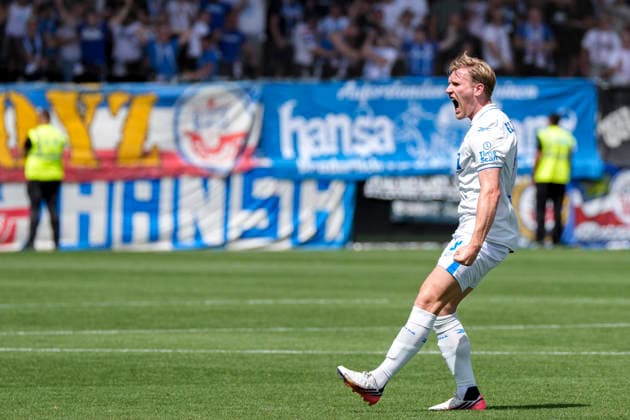Torschütze Andreas Voglsammer (Rostock, 9), Spieler vom F.C. Hansa Rostock, jubelt über das Tor zum 0:1, Jubel, jubeln, Torjubel, Torerfolg, celebrate the goal, goal, celebration, jubelt ueber das Tor, Freuen, Freude, freut sich, optimistisch, positiv, Spielszene, Highlight, Freisteller, Ganzkörper, Einzelbild, Einzelfoto, Aktion, Action, 09.08.2026, Sinsheim (Deutschland), Fussball, 3. Liga, TSG 1899 Hoffenheim II - Hansa Rostock, DFB DFL REGULATIONS PROHIBIT ANY USE OF PHOTOGRAPHS AS IMAGE SEQUENCES AND OR QUASI-VIDEO. *** Goal scorer Andreas Voglsammer (Rostock, No. 9), a player for FC Hansa Rostock, celebrates the goal that makes the score 0–1; celebration, celebrating, goal celebration, goal scored, celebrate the goal, goal, celebration, celebrating the goal, joy, happiness, happy, optimistic, positive, game scene, highlight, cropped image, full-body shot, single frame, single photo, action, 09 08 2026, Sinsheim, Germany, soccer, 3rd Division, TSG 1899 Hoffenheim II vs. Hansa Rostock, DFB and DFL regulations prohibit any use of photographs as image sequences and or quasi-video xozx