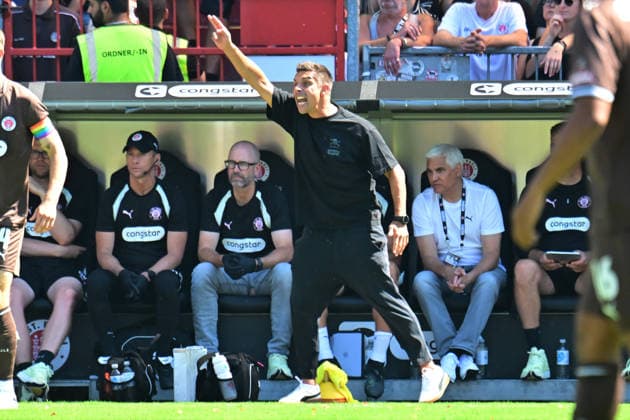08.08.2026,GER Fußball, Männer, 2.BL, Spieltag 1, Saison 2026 2027, Hamburg, FC St. Pauli vs SpVgg Greuther Fürth Trainer Marcel Rapp (Pauli) DFB DFL regulations prohibit any use of photographs as image sequences and or quasi-video) Hamburg Millerntorstadion Hamburg Deutschland *** August 8, 2026, GER Soccer, Men, 2nd Division, Matchday 1, 2026–2027 Season, Hamburg, FC St. Pauli vs. SpVgg Greuther Fürth Coach Marcel Rapp Pauli DFB DFL regulations prohibit any use of photographs as image sequences and or quasi-video Hamburg Millerntorstadion Hamburg Germany Copyright: xnordphotoxGmbH xWitkex