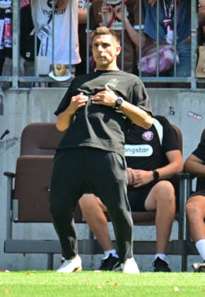 08.08.2026,GER Fußball, Männer, 2.BL, Spieltag 1, Saison 2026 2027, Hamburg, FC St. Pauli vs SpVgg Greuther Fürth Trainer Marcel Rapp (Pauli) DFB DFL regulations prohibit any use of photographs as image sequences and or quasi-video) Hamburg Millerntorstadion Hamburg Deutschland *** August 8, 2026, GER Soccer, Men, 2nd Division, Matchday 1, 2026–2027 Season, Hamburg, FC St. Pauli vs. SpVgg Greuther Fürth Coach Marcel Rapp Pauli DFB DFL regulations prohibit any use of photographs as image sequences and or quasi-video Hamburg Millerntorstadion Hamburg Germany Copyright: xnordphotoxGmbH xWitkex