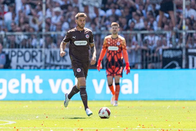 Marcus Mathisen (FC St. Pauli, 06) am Ball, GER, FC St. Pauli vs. SpVgg Greuther Fuerth, Fussball, 2. Bundesliga, Spieltag 1, Saison 2026 2027, 09.08.2026 DFL REGULATIONS PROHIBIT ANY USE OF PHOTOGRAPHS AS IMAGE SEQUENCES AND OR QUASI-VIDEO GER, FC St. Pauli vs. SpVgg Greuther Fuerth, Fussball, 2. Bundesliga, Spieltag 1, Saison 2026 2027, 09.08.2026 Hamburg *** Marcus Mathisen, FC St. Pauli, 06 on the ball, GER, FC St. Pauli vs. SpVgg Greuther Fürth, soccer, 2. Bundesliga, Matchday 1, 2026–2027 season, August 9, 2026 DFL regulations prohibit any use of photographs as image sequences and or quasi-video, GER, FC St. Pauli vs. SpVgg Greuther Fürth, Soccer, 2. Bundesliga, Matchday 1, 2026–2027 Season, August 9, 2026, Hamburg Copyright: xEibner-Pressefoto MaxxVincenx EP_MVN