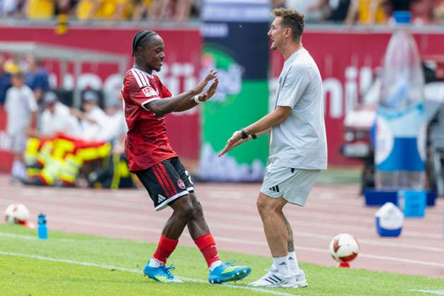Torschuetze, Scorer Mohamed Ali Zoma (1. FC Nürnberg) und Trainer Miroslav Klose (1.FC Nuernberg), Jubel nach dem Tor zum 1:0, jubelnd, bejubelt, jubelt, jubeln, Cheers after the goal, cheering, celebrated, cheers, cheering, emotions im 2. Bundesliga-Spiel zwischen dem 1. FC Nürnberg und Dynamo Dresden im Max-Morlock-Stadion, Nürnberg, Deutschland, am 9. August 2026. in action during the 2nd Bundesliga match between 1. FC Nuremberg and Dynamo Dresden at the Max-Morlock Stadium, Nuremberg, Germany, on August 9, 2026. DFB DFL REGULATIONS PROHIBIT ANY USE OF PHOTOGRAPHS AS IMAGE SEQUENCES AND OR QUASI-VIDEO, *** Goal scorer Mohamed Ali Zoma of 1. FC Nürnberg and coach Miroslav Klose of 1. FC Nürnberg, Celebration after the 1–0 goal, cheering, celebrated, cheers, cheering, emotions during the 2. Bundesliga match between 1 FC Nuremberg and Dynamo Dresden at the Max Morlock Stadium, Nuremberg, Germany, on August 9, 2026, in action during the 2nd Bundesliga match between 1 FC Nuremberg and Dynamo Dresden at the Max Morlock Stadium, Nuremberg, Germany, on August 9, 2026 DFB and DFL regulations prohibit any use of photographs as image sequences and or quasi-video, Copyright: HMBxMedia xHeikoxBecker