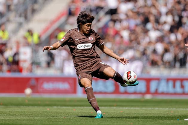 Hamburg, 9. August 2026 - Fußball, 2. Bundesliga 2026 27, FC St. Pauli - SpVgg Greuther Fürth: Tomoya Ando (FC St. Pauli, 15) DFL REGULATIONS PROHIBIT ANY USE OF PHOTOGRAPHS AS IMAGE SEQUENCES AND OR QUASI-VIDEO. *** Hamburg, August 9, 2026 Soccer, 2026–27 2. Bundesliga, FC St. Pauli vs. SpVgg Greuther Fürth, Tomoya Ando, FC St. Pauli, 15. DFL regulations prohibit any use of photographs as image sequences and or quasi-video.