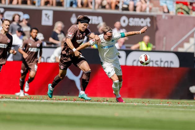 Hamburg, 9. August 2026 - Fußball, 2. Bundesliga 2026 27, FC St. Pauli - SpVgg Greuther Fürth: Joel Chima Fujita (FC St. Pauli, 16), Felix Klaus (SpVgg Greuther Fürth, 30) DFL REGULATIONS PROHIBIT ANY USE OF PHOTOGRAPHS AS IMAGE SEQUENCES AND OR QUASI-VIDEO. *** Hamburg, August 9, 2026 Soccer, 2026–27 2. Bundesliga, FC St. Pauli vs. SpVgg Greuther Fürth; Joel Chima Fujita (FC St. Pauli, 16); Felix Klaus (SpVgg Greuther Fürth, 30). DFL regulations prohibit any use of photographs as image sequences and or quasi-video.