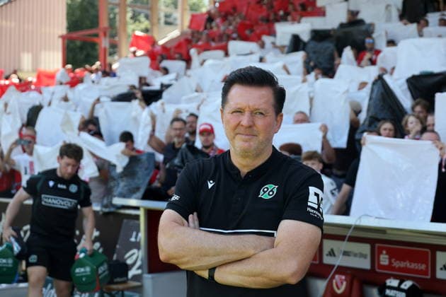 Trainer Christian Titz (Hannover 96) Fussball 2. Bundesliga 2026 2027 FC Energie Cottbus - Hannover 96 *** Coach Christian Titz Hannover 96 Soccer 2. Bundesliga 2026–2027 FC Energie Cottbus Hannover 96