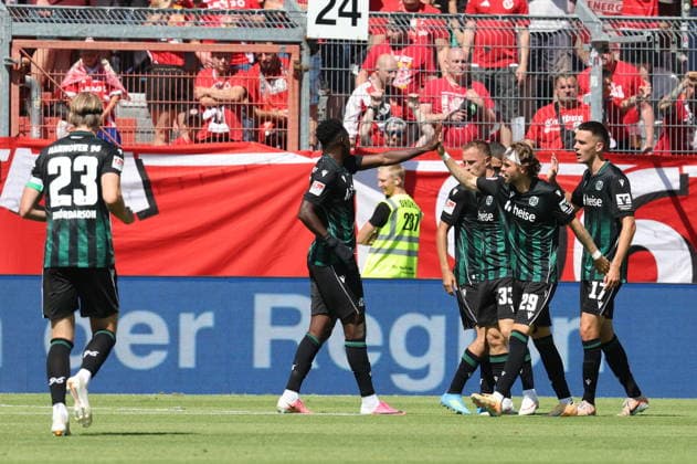 Torjubel bei H96 Fussball 2. Bundesliga 2026 2027 FC Energie Cottbus - Hannover 96 *** Goal celebration at H96 Soccer 2. Bundesliga 2026–2027 FC Energie Cottbus Hannover 96