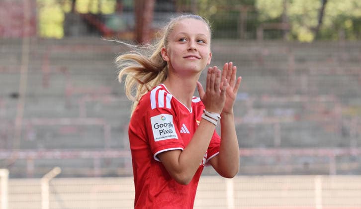 Leona Seifert bei der Mannschaftsvorstellung im Stadion an der Alten Försterei AF Sportstätte Fußball Fussball Testspiel Frauen Damen Bundesliga Saison 2026 2027 09.08.2026 1.FC Union Berlin FCU vs Inter Mailand DFL regulations prohibit any use of photographs as image sequences and or quasi-video *** Leona Seifert at the team presentation at the Stadion an der Alten Försterei AF Sports Facility Sports Soccer Women s Bundesliga Season 2026–2027 September 8, 2026 1. FC Union Berlin (FCU) vs. Inter Milan DFL regulations prohibit any use of photographs as image sequences and or quasi-video