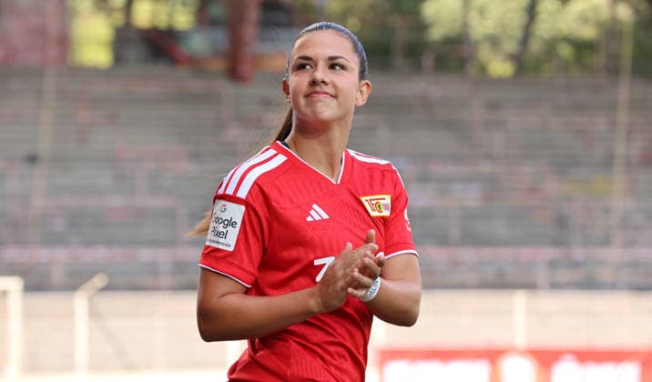 Leela Egli bei der Mannschaftsvorstellung im Stadion an der Alten Försterei AF Sportstätte Fußball Fussball Testspiel Frauen Damen Bundesliga Saison 2026 2027 09.08.2026 1.FC Union Berlin FCU vs Inter Mailand DFL regulations prohibit any use of photographs as image sequences and or quasi-video *** Leela Egli at the team presentation at the Alte Försterei Stadium AF Sports Facility Sports Soccer Women s Bundesliga Season 2026–2027 September 8, 2026 1. FC Union Berlin (FCU) vs. Inter Milan DFL regulations prohibit any use of photographs as image sequences and or quasi-video