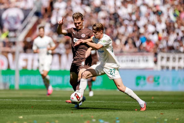 Hamburg, 9. August 2026 - Fußball, 2. Bundesliga 2026 27, FC St. Pauli - SpVgg Greuther Fürth: David Nemeth (FC St. Pauli, 4), Luca Itter (SpVgg Greuther Fürth, 27) DFL REGULATIONS PROHIBIT ANY USE OF PHOTOGRAPHS AS IMAGE SEQUENCES AND OR QUASI-VIDEO. *** Hamburg, August 9, 2026 Soccer, 2026–27 2. Bundesliga, FC St. Pauli vs. SpVgg Greuther Fürth: David Nemeth (FC St. Pauli, 4), Luca Itter (SpVgg Greuther Fürth, 27). DFL regulations prohibit any use of photographs as image sequences and or quasi-video.