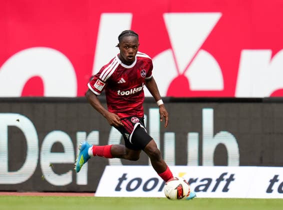 Mohamed Ali Zoma (1. FC Nuernberg, 23) am Ball. GER, 1. FC Nürnberg vs SG Dynamo Dresden, 2. Bundesliga, 1. Spieltag, Saison 2026-27, Max-Morlock-Stadion, Nürnberg, 09.08.2026 DFL REGULATIONS PROHIBIT ANY USE OF PHOTOGRAPHS AS IMAGE SEQUENCES AND OR QUASI-VIDEO Foto: HMB Media Scott W. Coleman Nürnberg Max-Morlock-Stadion Bayern GER Copyright: xScottxW.xColemanx