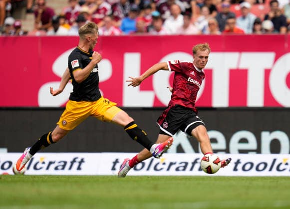 Alexios Kalogeropoulos (1. FC Nuernberg, 4) spielt den Ball. GER, 1. FC Nürnberg vs SG Dynamo Dresden, 2. Bundesliga, 1. Spieltag, Saison 2026-27, Max-Morlock-Stadion, Nürnberg, 09.08.2026 DFL REGULATIONS PROHIBIT ANY USE OF PHOTOGRAPHS AS IMAGE SEQUENCES AND OR QUASI-VIDEO Foto: HMB Media Scott W. Coleman Nürnberg Max-Morlock-Stadion Bayern GER Copyright: xScottxW.xColemanx