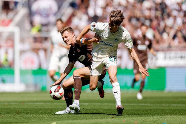 Hamburg, 9. August 2026 - Fußball, 2. Bundesliga 2026 27, FC St. Pauli - SpVgg Greuther Fürth: David Nemeth (FC St. Pauli, 4), Luca Itter (SpVgg Greuther Fürth, 27) DFL REGULATIONS PROHIBIT ANY USE OF PHOTOGRAPHS AS IMAGE SEQUENCES AND OR QUASI-VIDEO. *** Hamburg, August 9, 2026 Soccer, 2026–27 2. Bundesliga, FC St. Pauli vs. SpVgg Greuther Fürth: David Nemeth (FC St. Pauli, 4), Luca Itter (SpVgg Greuther Fürth, 27). DFL regulations prohibit any use of photographs as image sequences and or quasi-video.