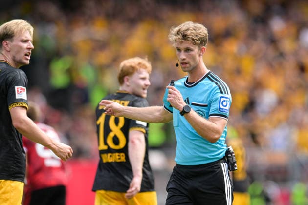 Fußball, 2. Bundesliga, 20260809, 1. FC Nürnberg - SG Dynamo Dresden. Im Bild Schiedsrichter Jarno WIENEFELD. Nürnberg Max-Morlock-Stadion Bayern Deutschland *** Soccer, 2. Bundesliga, August 9, 2026, 1. FC Nürnberg vs. SG Dynamo Dresden. Pictured: Referee Jarno WIENEFELD at the Max Morlock Stadium in Nuremberg, Bavaria, Germany Copyright: Passion2Press MarkusxFischerx