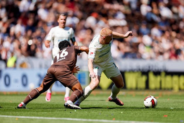 Hamburg, 9. August 2026 - Fußball, 2. Bundesliga 2026 27, FC St. Pauli - SpVgg Greuther Fürth: Joel Chima Fujita (FC St. Pauli, 16), Paul Will (SpVgg Greuther Fürth, 13) DFL REGULATIONS PROHIBIT ANY USE OF PHOTOGRAPHS AS IMAGE SEQUENCES AND OR QUASI-VIDEO. *** Hamburg, August 9, 2026 Soccer, 2026–27 2. Bundesliga, FC St. Pauli vs. SpVgg Greuther Fürth; Joel Chima Fujita (FC St. Pauli, 16) and Paul Will (SpVgg Greuther Fürth, 13). DFL regulations prohibit any use of photographs as image sequences and or quasi-video.