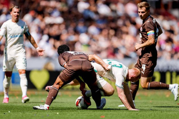 Hamburg, 9. August 2026 - Fußball, 2. Bundesliga 2026 27, FC St. Pauli - SpVgg Greuther Fürth: Joel Chima Fujita (FC St. Pauli, 16), Paul Will (SpVgg Greuther Fürth, 13) DFL REGULATIONS PROHIBIT ANY USE OF PHOTOGRAPHS AS IMAGE SEQUENCES AND OR QUASI-VIDEO. *** Hamburg, August 9, 2026 Soccer, 2026–27 2. Bundesliga, FC St. Pauli vs. SpVgg Greuther Fürth; Joel Chima Fujita (FC St. Pauli, 16) and Paul Will (SpVgg Greuther Fürth, 13). DFL regulations prohibit any use of photographs as image sequences and or quasi-video.