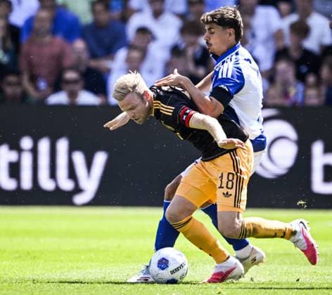 ZWOLLE - (lr) Davy Klaassen of Ajax, Koen Kostons of PEC Zwolle during the Dutch Eredivisie match between PEC Zwolle and AFC Ajax at the MAC3Park stadium on August 9, 2026 in Zwolle, the Netherlands. OLAF KRAAK ANP Eredivisie 2026 27 xVIxANPxSportx xxANPxIVx 565152861 originalFilename: 565152861.jpg