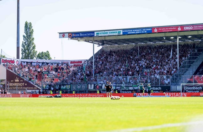 Fussball, Herren, Saison 2026 2027, 2. Bundesliga (1. Spieltag), FC Energie Cottbus - Hannover 96, Fans von Hannover im Gästeblock, 09.08. 2026, *** Soccer, Men s, 2026–2027 Season, 2. Bundesliga, Matchday 1, FC Energie Cottbus vs. Hannover 96, Hannover fans in the visitors section, August 9, 2026, Copyright: xSebastianxRäppold MatthiasxKochx